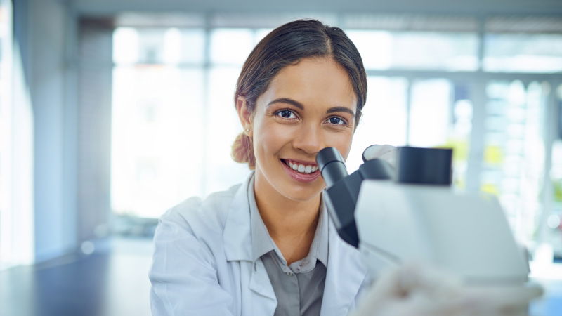 postdoc-phase (1).jpg A female postdoc in a laboratory
