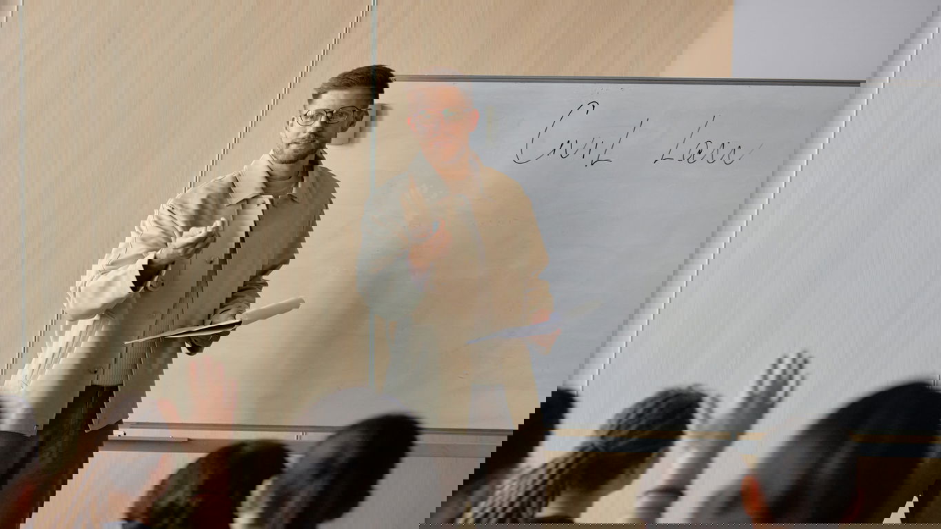 professoren-titel.jpg A professor gives a lecture