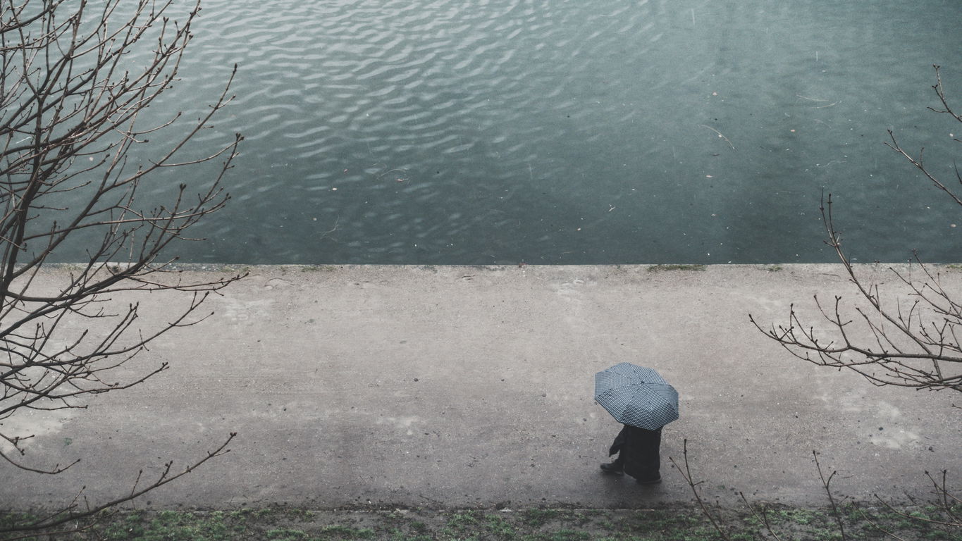 umbrella-protection-metaphor-health-insurance-germany.jpg Umbrella protection - Metaphor: Health-insurance Germany